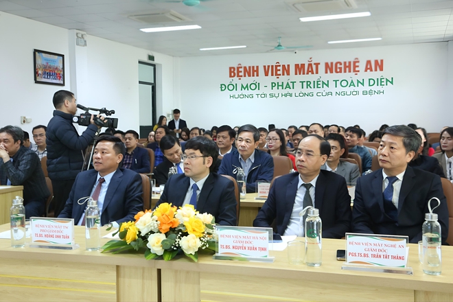 Nghệ An chuyển trọng tâm phòng chống mù lòa sang quản lý bệnh mạn tính, ứng dụng mạnh AI
- Ảnh 2. Nghệ An chuyển trọng tâm phòng chống mù lòa sang quản lý bệnh mạn tính, ứng dụng mạnh AI
- Ảnh 2.