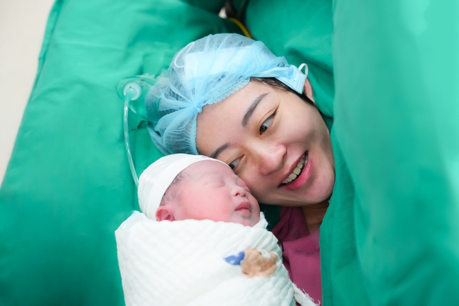 Y học Việt Nam ghi dấu mốc mới: Bé trai sinh ra từ mẹ điều trị u xơ bằng sóng siêu âm hội tụ- Ảnh 3.