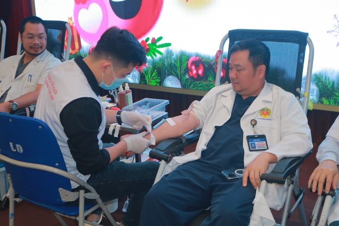 255 đơn vị máu – món quà ý nghĩa của những người thầy thuốc dành tặng bệnh nhân dịp Noel- Ảnh 3.