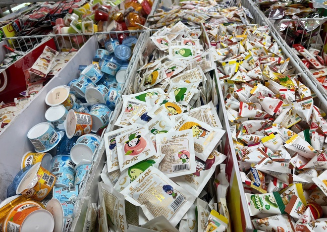 Hàng hoá phục vụ Tết Nguyên đán 2026 'lên kệ' sớm: Đa dạng chủng loại, giá cả ổn định- Ảnh 3.