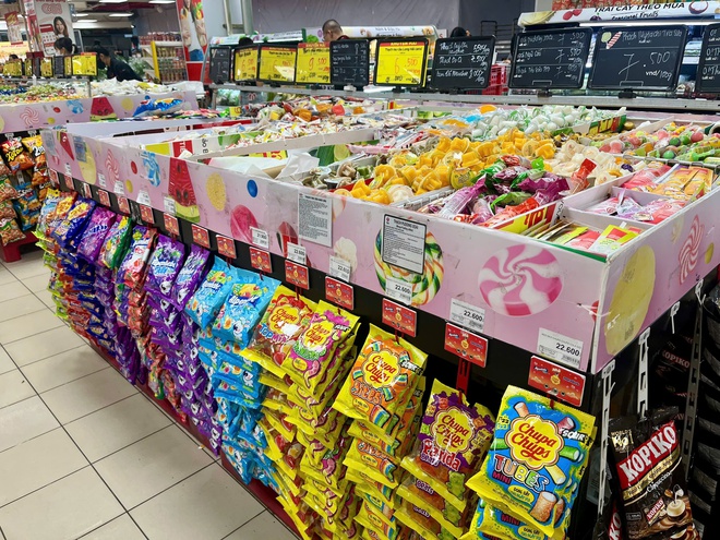 Hàng hoá phục vụ Tết Nguyên đán 2026 'lên kệ' sớm: Đa dạng chủng loại, giá cả ổn định- Ảnh 2.