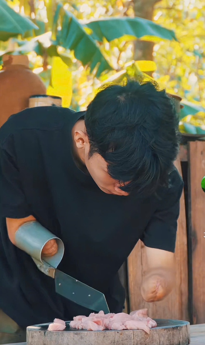 Chàng trai mồ côi mất 2 tay lập kênh TikTok truyền nghị lực sống- Ảnh 8.