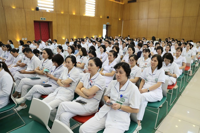 Sự tận tụy và đôi bàn tay của điều dưỡng đã giữ lại cơ hội sống cho người bệnh- Ảnh 4.