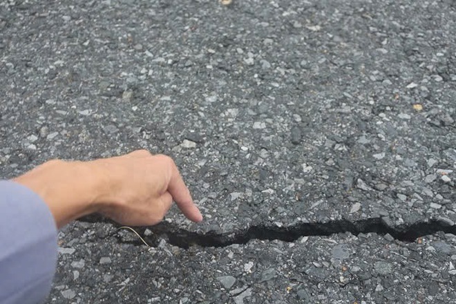 Sau hiện tượng giun đất bò lên bất thường, đường lên đèo Ngang xuất hiện vết nứt- Ảnh 3.