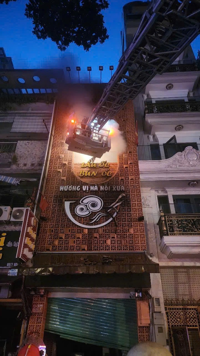 Sức khỏe 2 nạn nhân vụ cháy quán bún ốc ở TPHCM- Ảnh 2. Sức khỏe 2 nạn nhân vụ cháy quán bún ốc ở TPHCM- Ảnh 2.