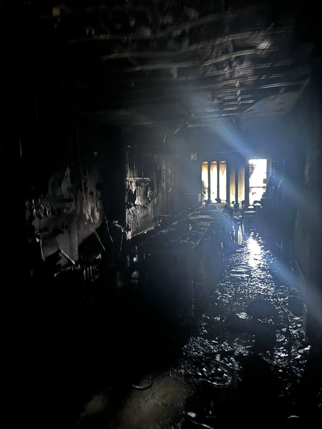 Cận cảnh hiện trường vụ cháy quán bún ốc khiến 6 người thương vong- Ảnh 5.