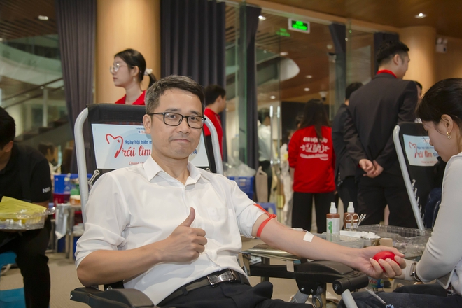 Hàng nghìn 'trái tim tình nguyện' hiến máu để đảm bảo nguồn máu cho điều trị cuối năm- Ảnh 5. Hàng nghìn 'trái tim tình nguyện' hiến máu để đảm bảo nguồn máu cho điều trị cuối năm- Ảnh 5.