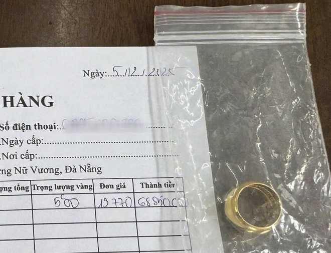 Vờ hỏi mua rồi táo tợn cướp 5 chỉ vàng giữa ban ngày- Ảnh 2. Vờ hỏi mua rồi táo tợn cướp 5 chỉ vàng giữa ban ngày- Ảnh 2.