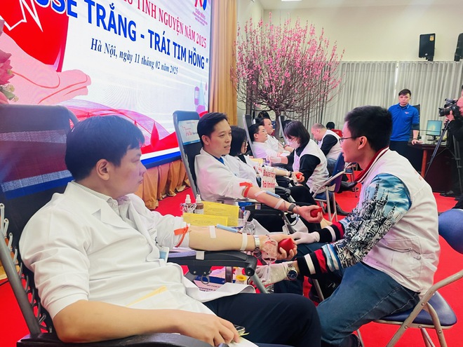 Hơn 500 thầy thuốc Bệnh viện Phụ sản Trung ương hồ hởi 'hiến giọt màu đào trao đời sự sống'- Ảnh 4.