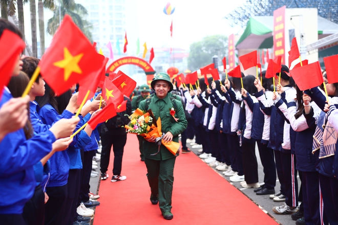 Nhiều cảm xúc trong ngày thanh niên Hà Nội lên đường nhập ngũ- Ảnh 16.