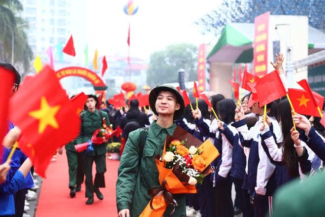 Nhiều cảm xúc trong ngày thanh niên Hà Nội lên đường nhập ngũ- Ảnh 20.