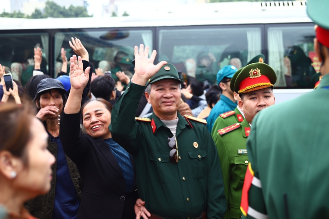 Nhiều cảm xúc trong ngày thanh niên Hà Nội lên đường nhập ngũ- Ảnh 21.