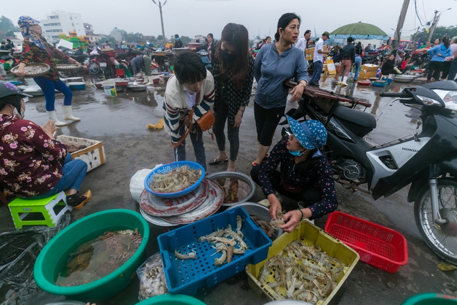 Chợ cá Nghi Thủy 'níu' chân du khách- Ảnh 5.