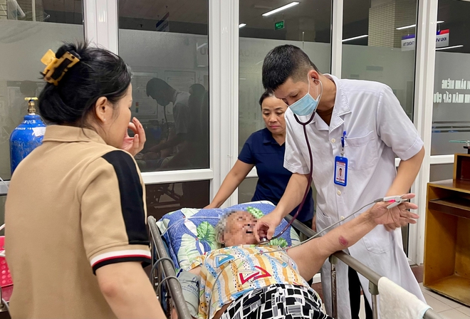 Trải nghiệm trực đêm tại khoa cấp cứu- Ảnh 2. Trải nghiệm trực đêm tại khoa cấp cứu- Ảnh 2.