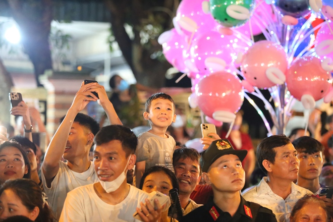 Tổng Bí thư Tô Lâm dự khai mạc Lễ hội Làng Sen và khánh thành tượng 'Bác Hồ về thăm quê'- Ảnh 8. Tổng Bí thư Tô Lâm dự khai mạc Lễ hội Làng Sen và khánh thành tượng 'Bác Hồ về thăm quê'- Ảnh 8.