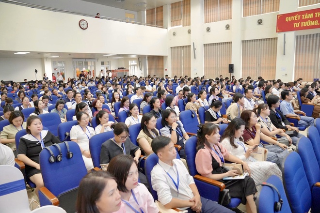Giám đốc Bệnh viện K: Điều dưỡng ung thư không chỉ thực hiện y lệnh chính xác mà phải nhạy bén, giàu tình cảm
- Ảnh 4. Giám đốc Bệnh viện K: Điều dưỡng ung thư không chỉ thực hiện y lệnh chính xác mà phải nhạy bén, giàu tình cảm
- Ảnh 4.