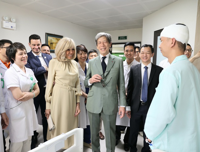 Phu nhân Tổng thống Pháp thăm Bệnh viện Hữu nghị Việt Đức- Ảnh 8.