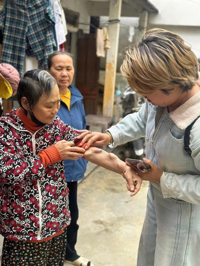 Bát cháo nghĩa tình ấm lòng bệnh nhân nghèo- Ảnh 7. Bát cháo nghĩa tình ấm lòng bệnh nhân nghèo- Ảnh 7.