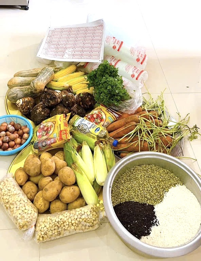 Bát cháo nghĩa tình ấm lòng bệnh nhân nghèo- Ảnh 3. Bát cháo nghĩa tình ấm lòng bệnh nhân nghèo- Ảnh 3.