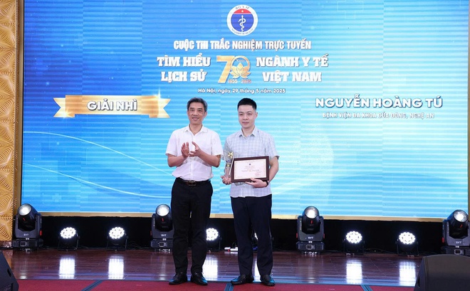 Thứ trưởng Đỗ Xuân Tuyên: Giáo dục truyền thống vẻ vang của ngành y tế là hành trình tri ân, tiếp nối tự hào về ngành- Ảnh 8. Thứ trưởng Đỗ Xuân Tuyên: Giáo dục truyền thống vẻ vang của ngành y tế là hành trình tri ân, tiếp nối tự hào về ngành- Ảnh 8.