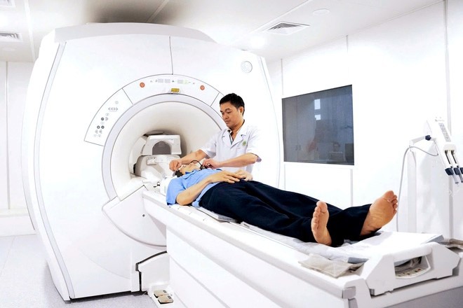 Bệnh viện Đa khoa TP Vinh làm chủ kỹ thuật HoLEP điều trị phì đại tuyến tiền liệt- Ảnh 1.
