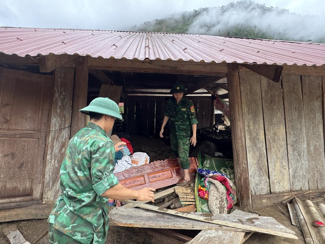 Khẩn trương khắc phục hậu quả mưa lũ tại các huyện miền núi- Ảnh 7. Khẩn trương khắc phục hậu quả mưa lũ tại các huyện miền núi- Ảnh 7.
