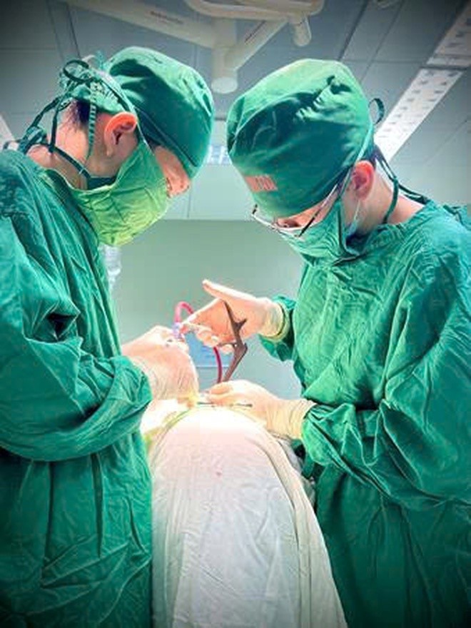 Bệnh viện Hữu nghị Đa khoa Nghệ An phẫu thuật thành công u tủy hình quả tạ- Ảnh 4.