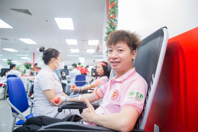 Thứ trưởng Trần Văn Thuấn: Xây dựng 'Văn hóa hiến máu tình nguyện' trở thành thói quen, nhiệm thường xuyên của mỗi người dân- Ảnh 6. Thứ trưởng Trần Văn Thuấn: Xây dựng 'Văn hóa hiến máu tình nguyện' trở thành thói quen, nhiệm thường xuyên của mỗi người dân- Ảnh 6.