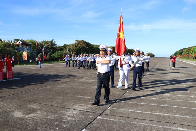 Thêm yêu biển đảo và chiến sĩ Hải quân trong hải trình đặc biệt đến với Trường Sa- Ảnh 9. Thêm yêu biển đảo và chiến sĩ Hải quân trong hải trình đặc biệt đến với Trường Sa- Ảnh 9.