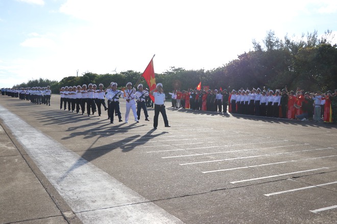 Thêm yêu biển đảo và chiến sĩ Hải quân trong hải trình đặc biệt đến với Trường Sa- Ảnh 10. Thêm yêu biển đảo và chiến sĩ Hải quân trong hải trình đặc biệt đến với Trường Sa- Ảnh 10.