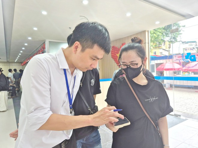 Chật kín người khám bệnh da liễu mùa hè, người dân nên đặt khám online- Ảnh 6. Chật kín người khám bệnh da liễu mùa hè, người dân nên đặt khám online- Ảnh 6.