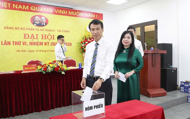 Đại hội Đảng bộ bộ phận Vụ Kế hoạch - Tài chính nhiệm kỳ 2025-2030 thành công tốt đẹp- Ảnh 6. Đại hội Đảng bộ bộ phận Vụ Kế hoạch - Tài chính nhiệm kỳ 2025-2030 thành công tốt đẹp- Ảnh 6.