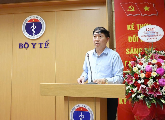 Lãnh đạo Bộ Y tế chúc mừng các cơ quan báo chí, truyền thông của ngành nhân Kỷ niệm 100 Ngày Báo chí cách mạng Việt Nam- Ảnh 6. Lãnh đạo Bộ Y tế chúc mừng các cơ quan báo chí, truyền thông của ngành nhân Kỷ niệm 100 Ngày Báo chí cách mạng Việt Nam- Ảnh 6.