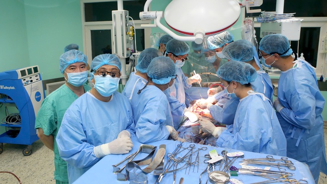 Bệnh viện Trung ương Huế thực hiện thành công 4 ca ghép tim, gan, giác mạc xuyên Việt- Ảnh 3. Bệnh viện Trung ương Huế thực hiện thành công 4 ca ghép tim, gan, giác mạc xuyên Việt- Ảnh 3.