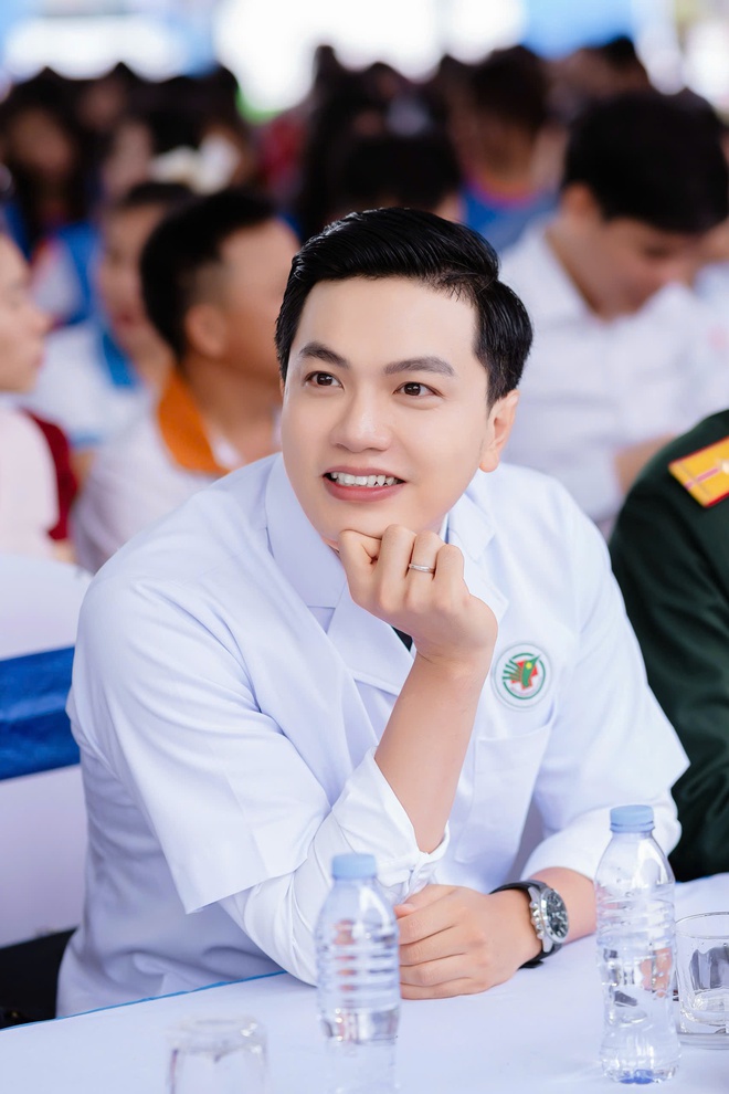 Bác sĩ ‘hot boy’ với ‘nghề tay trái’ cực đỉnh- Ảnh 4. Bác sĩ ‘hot boy’ với ‘nghề tay trái’ cực đỉnh- Ảnh 4.