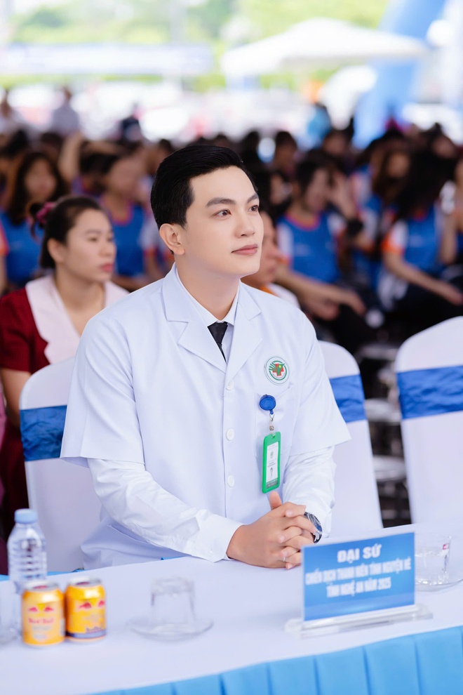 Bác sĩ ‘hot boy’ với ‘nghề tay trái’ cực đỉnh- Ảnh 3. Bác sĩ ‘hot boy’ với ‘nghề tay trái’ cực đỉnh- Ảnh 3.