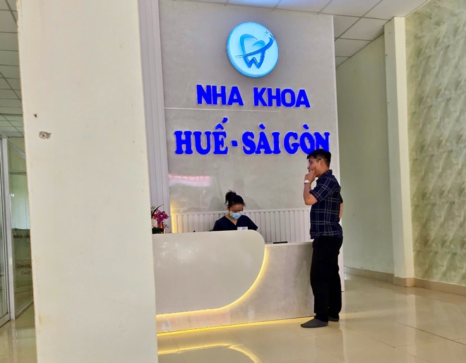 Quảng Bình: Nhiều cơ sở nha khoa không phép đóng cửa đối phó, lén lút hoạt động trở lại- Ảnh 7. Quảng Bình: Nhiều cơ sở nha khoa không phép đóng cửa đối phó, lén lút hoạt động trở lại- Ảnh 7.