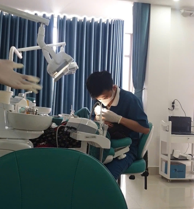 Quảng Bình: Nhiều cơ sở nha khoa không phép đóng cửa đối phó, lén lút hoạt động trở lại- Ảnh 13. Quảng Bình: Nhiều cơ sở nha khoa không phép đóng cửa đối phó, lén lút hoạt động trở lại- Ảnh 13.