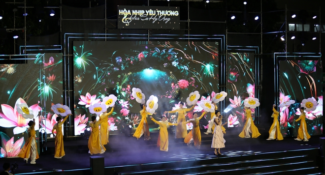 Bệnh viện Đa khoa TP Vinh lan tỏa yêu thương bằng âm nhạc và tri ân- Ảnh 2. Bệnh viện Đa khoa TP Vinh lan tỏa yêu thương bằng âm nhạc và tri ân- Ảnh 2.