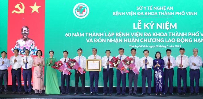 Bệnh viện Đa khoa TP Vinh kỷ niệm 60 năm thành lập và đón nhận Huân chương Lao động hạng Nhất- Ảnh 4. Bệnh viện Đa khoa TP Vinh kỷ niệm 60 năm thành lập và đón nhận Huân chương Lao động hạng Nhất- Ảnh 4.