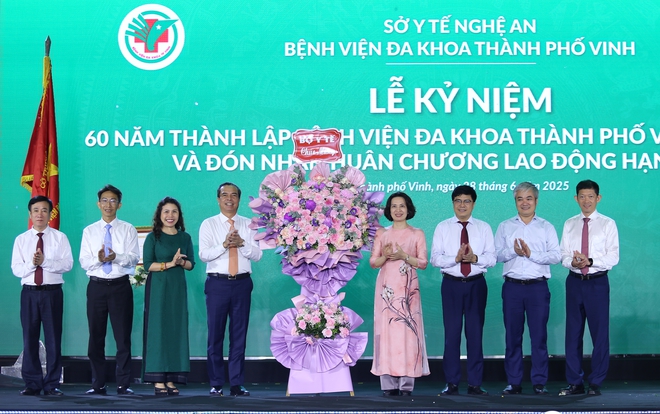 Bệnh viện Đa khoa TP Vinh kỷ niệm 60 năm thành lập và đón nhận Huân chương Lao động hạng Nhất- Ảnh 3. Bệnh viện Đa khoa TP Vinh kỷ niệm 60 năm thành lập và đón nhận Huân chương Lao động hạng Nhất- Ảnh 3.
