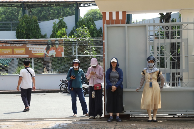 Hơn 76.000 thí sinh tại TPHCM làm thủ tục thi vào lớp 10- Ảnh 7.