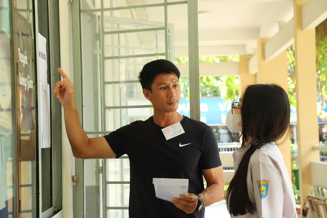 Hơn 76.000 thí sinh tại TPHCM làm thủ tục thi vào lớp 10- Ảnh 12.