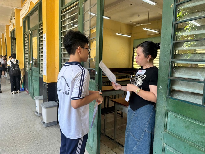 Hơn 76.000 thí sinh tại TPHCM làm thủ tục thi vào lớp 10- Ảnh 9.