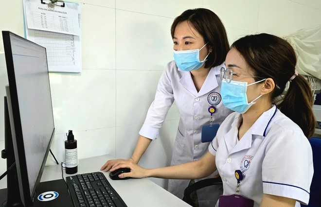 Bệnh viện Nội tiết Nghệ An tiên phong ứng dụng AI sàng lọc biến chứng mắt do đái tháo đường- Ảnh 4. Bệnh viện Nội tiết Nghệ An tiên phong ứng dụng AI sàng lọc biến chứng mắt do đái tháo đường- Ảnh 4.