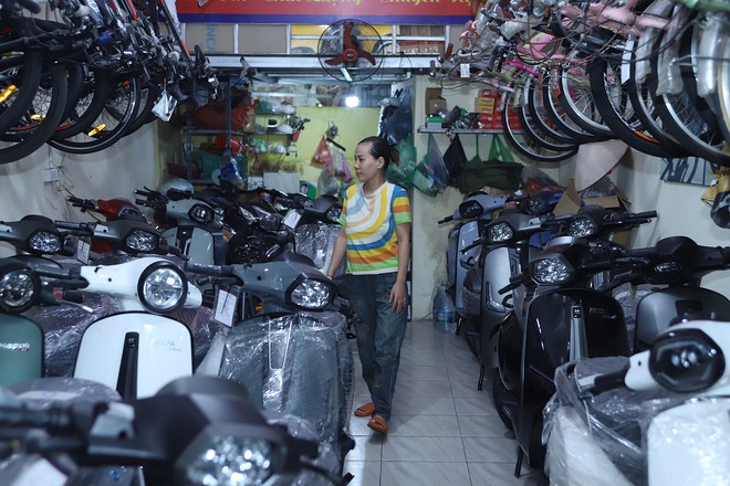 Thị trường xe máy điện Hà Nội sôi động, phân khúc, dòng xe nào đang hút khách?- Ảnh 3. Thị trường xe máy điện Hà Nội sôi động, phân khúc, dòng xe nào đang hút khách?- Ảnh 3.