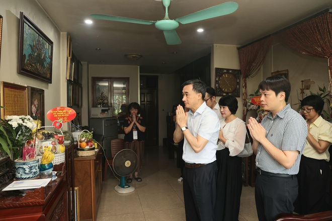 Thứ trưởng Trần Văn Thuấn thăm, tri ân gia đình Liệt sĩ, bác sĩ Đặng Thuỳ Trâm- Ảnh 3. Thứ trưởng Trần Văn Thuấn thăm, tri ân gia đình Liệt sĩ, bác sĩ Đặng Thuỳ Trâm- Ảnh 3.