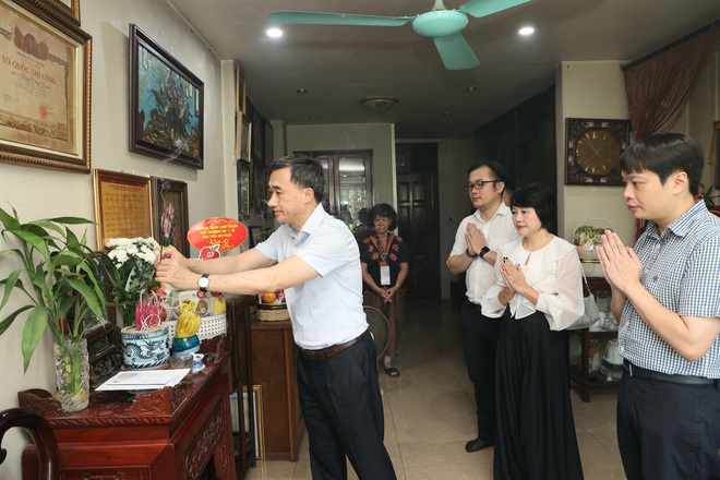 Thứ trưởng Trần Văn Thuấn thăm, tri ân gia đình Liệt sĩ, bác sĩ Đặng Thuỳ Trâm- Ảnh 2. Thứ trưởng Trần Văn Thuấn thăm, tri ân gia đình Liệt sĩ, bác sĩ Đặng Thuỳ Trâm- Ảnh 2.