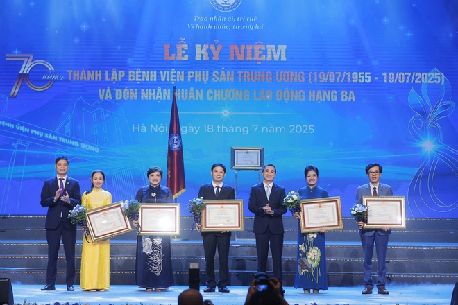 Thứ trưởng Bộ Y tế: Thúc đẩy nghiên cứu khoa học, tạo đột phá công nghệ trong y học bào thai và chăm sóc sơ sinh- Ảnh 5.