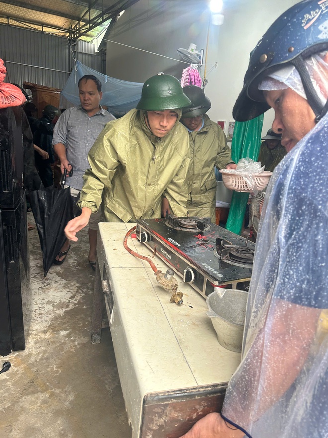 Lũ quét cô lập hàng trăm hộ dân, nhiều tuyến đường bị chia cắt- Ảnh 2. Lũ quét cô lập hàng trăm hộ dân, nhiều tuyến đường bị chia cắt- Ảnh 2.